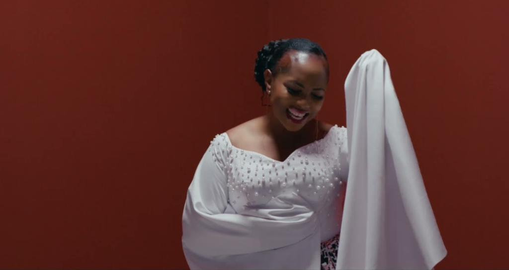 VIDEO Christina Shusho – Kaa