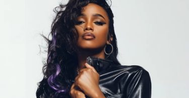 Abigail Chams – Hold Me