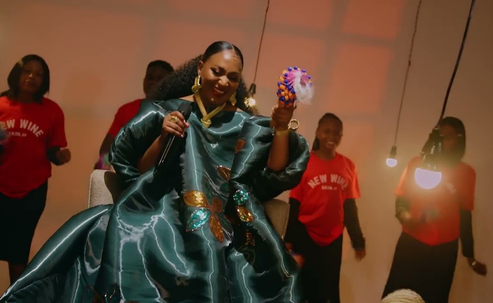 Bella Kombo - Seen The Light