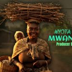 Nyota Ndogo – Mwanamke